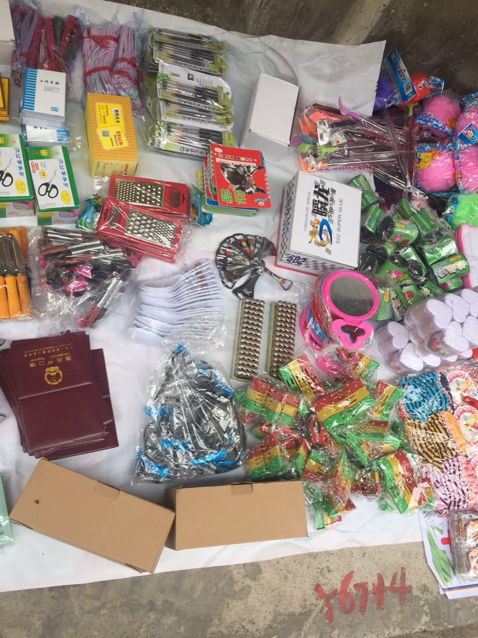 义乌 2元3元日用百货货源地摊的批发天堂